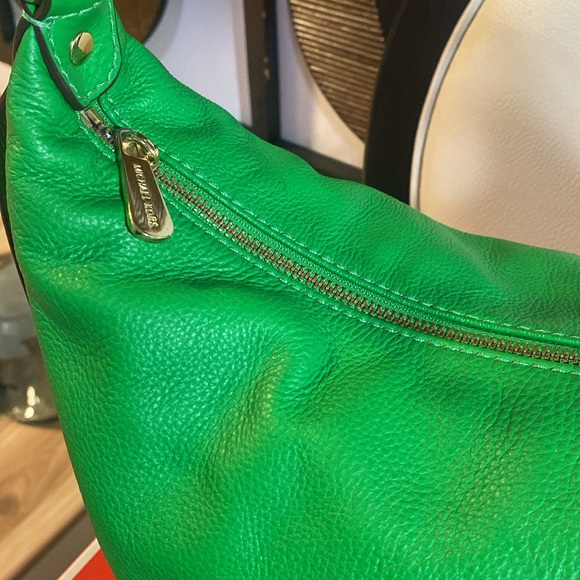 Beautiful Michael Kors bag used in good condition. - Picture 6 of 12